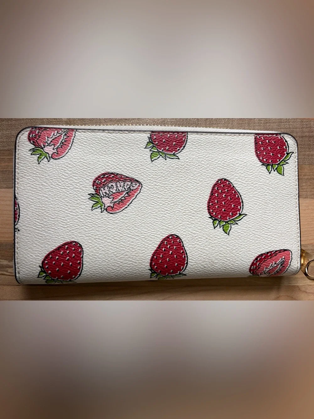 Coach Zip Around Canvas Strawberry Wallet Preowned - Picture 2 of 6